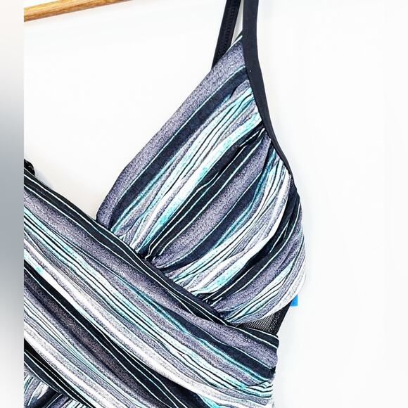 NEW Coco Reef Blue Grotto Sterling V Neck Striped Swimsuit Size 8/32 C/D - Picture 8 of 12